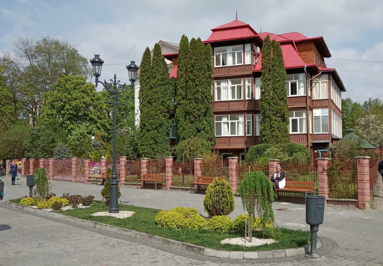 Сонячна Otel Truskavets Dış mekan fotoğraf